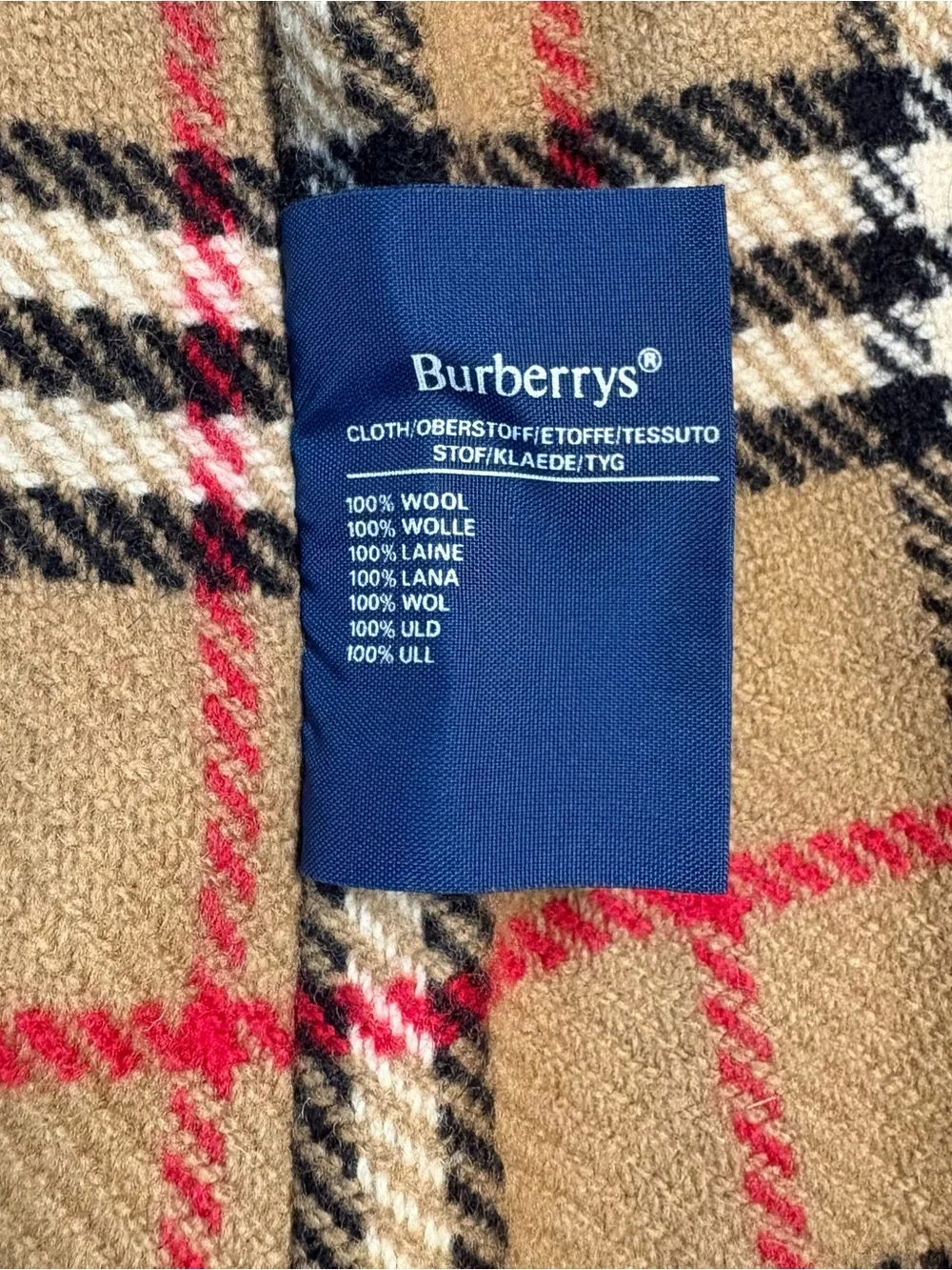 Burberry trench coat. - Picture 13 of 14